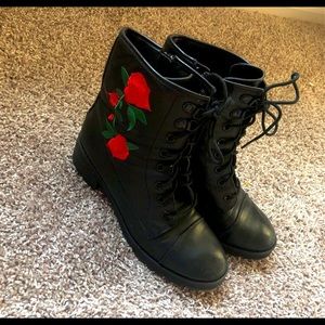 Black rose boots- madden girl